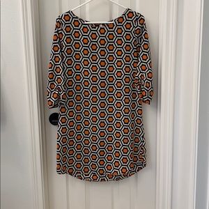 Cute! Fun patterned shift dress!